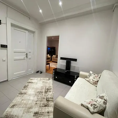 Taksim Square 2plus1 Big Flat On The Center With 2 Bathroom 아파트