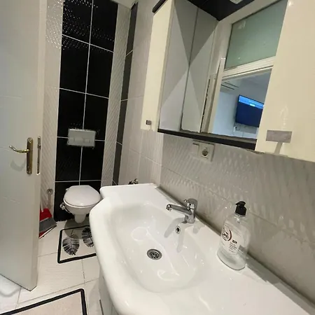 Taksim Square 2plus1 Big Flat On The Center With 2 Bathroom 아파트 *